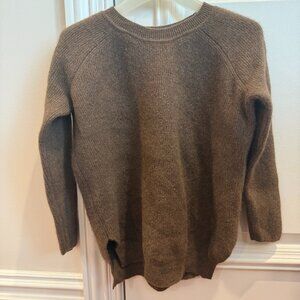 100% yark wool sweater